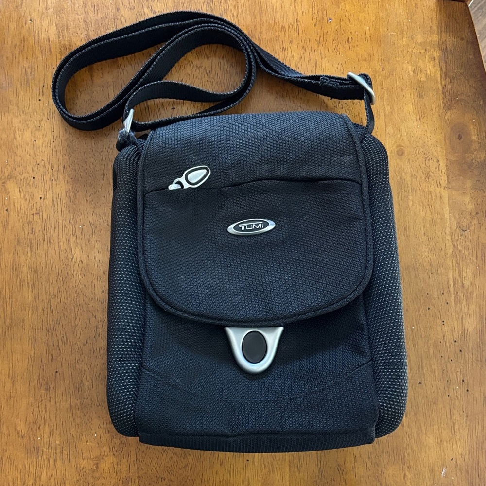 Tumi T3 6414STE Black Nylon Crossbody Messenger Bag